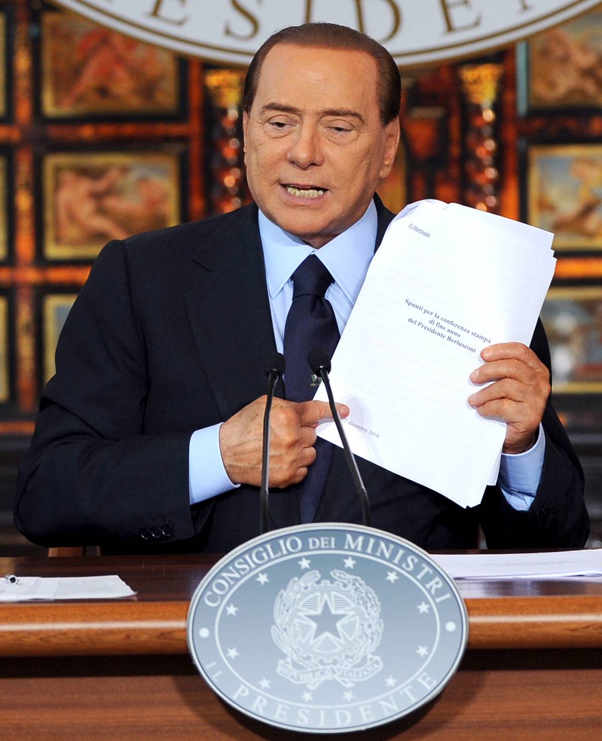 Berlusconi detta  le condizioni  per non votare