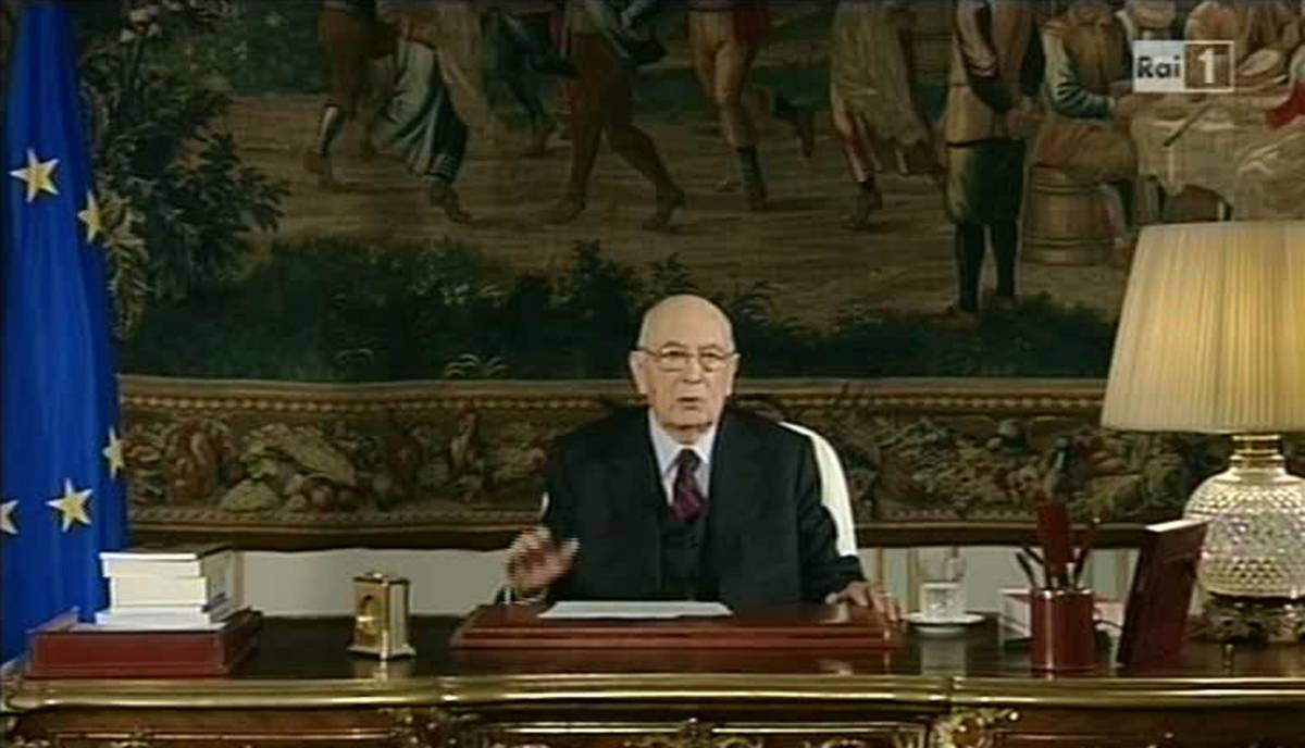 Il messaggio di Napolitano dedicato ai giovani 
"Se non hanno futuro, democrazia in scacco"