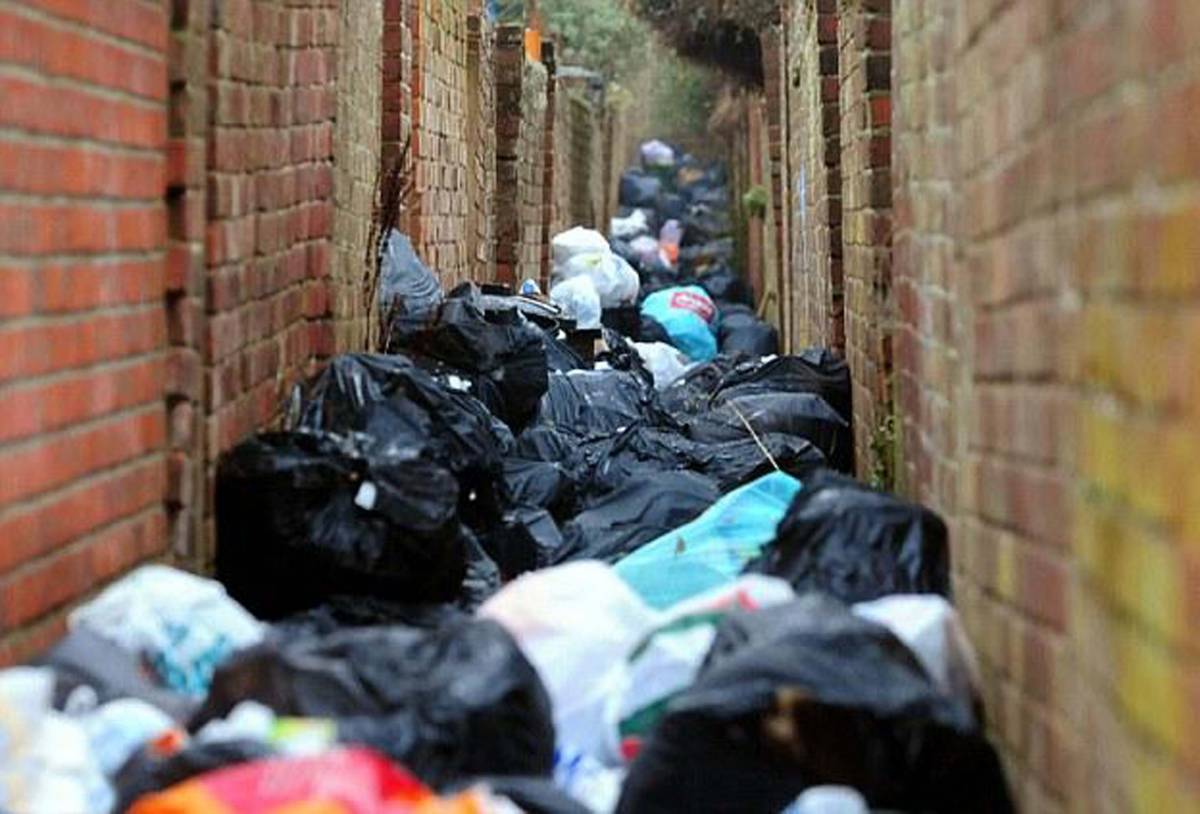 Londra sotto i rifiuti come Napoli 
E nel Regno Unito nessuno si indigna