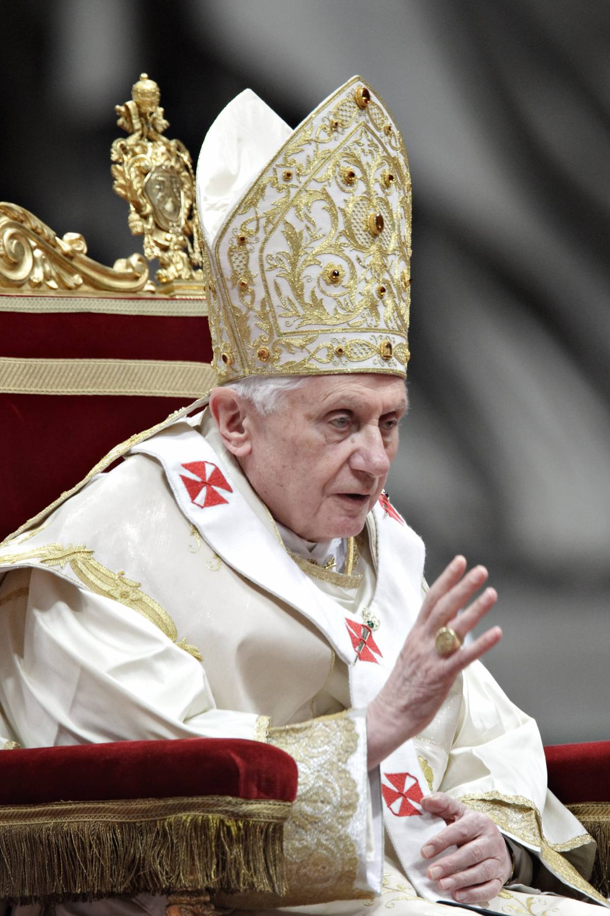 Il Papa: "Basta coi veti 
sui simboli dei cristiani 
Scuola, stop monopolio"