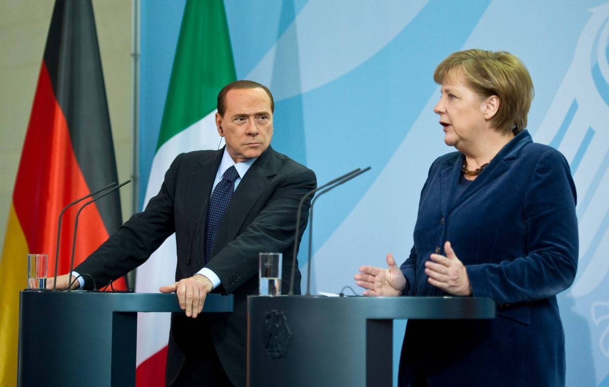 Il Cavaliere respinge la stoccata di Fini:  
"In Italia è impossibile una grande coalizione"