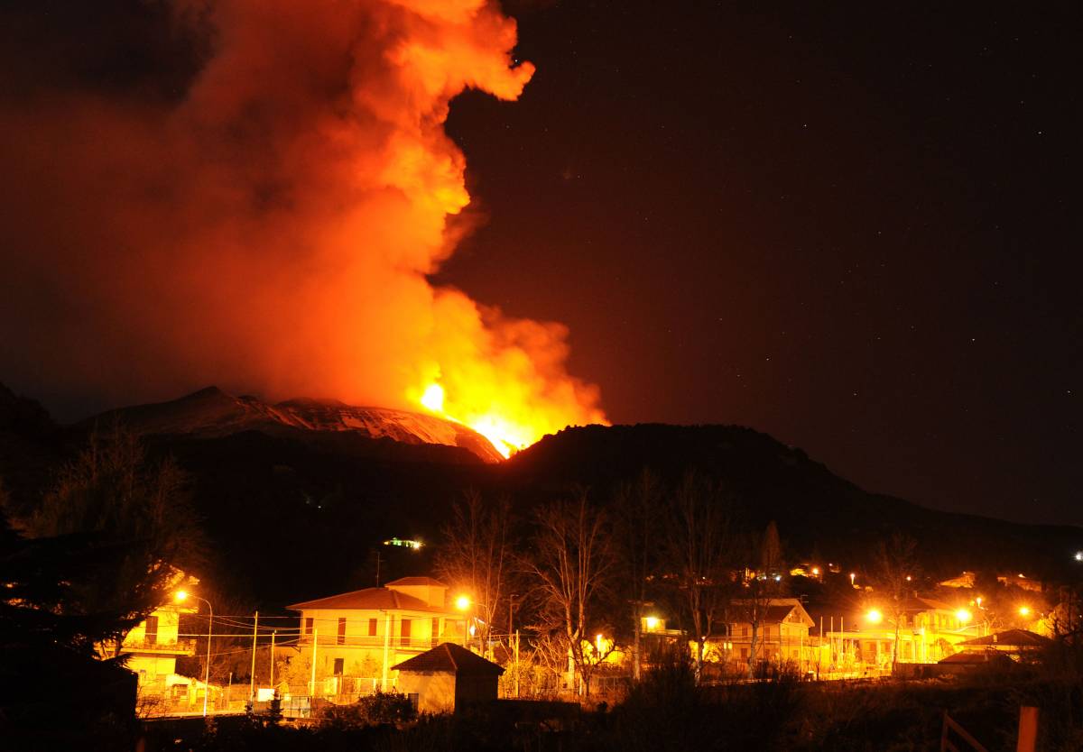 Etna, spettacolare eruzione