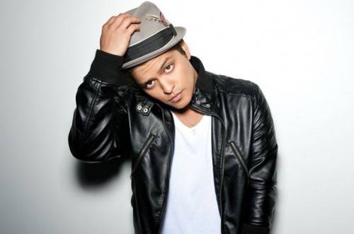 INTERVISTA - Bruno Mars: "Mi piace il vintage. E ai Grammy sfido pure Eminem"