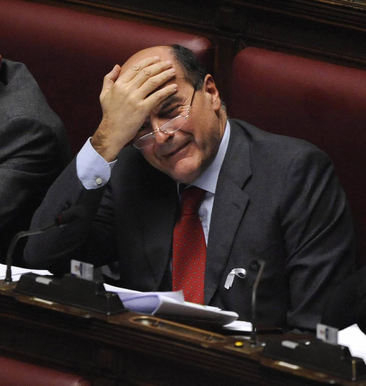 Bersani: contro il Cav 
10 milioni di firme 
voteranno pure i bimbi...