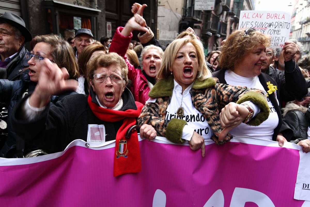 Le donne in piazza con unico bersaglio: il Cav 
La Bongiorno: "Chi tace oggi diventa complice"