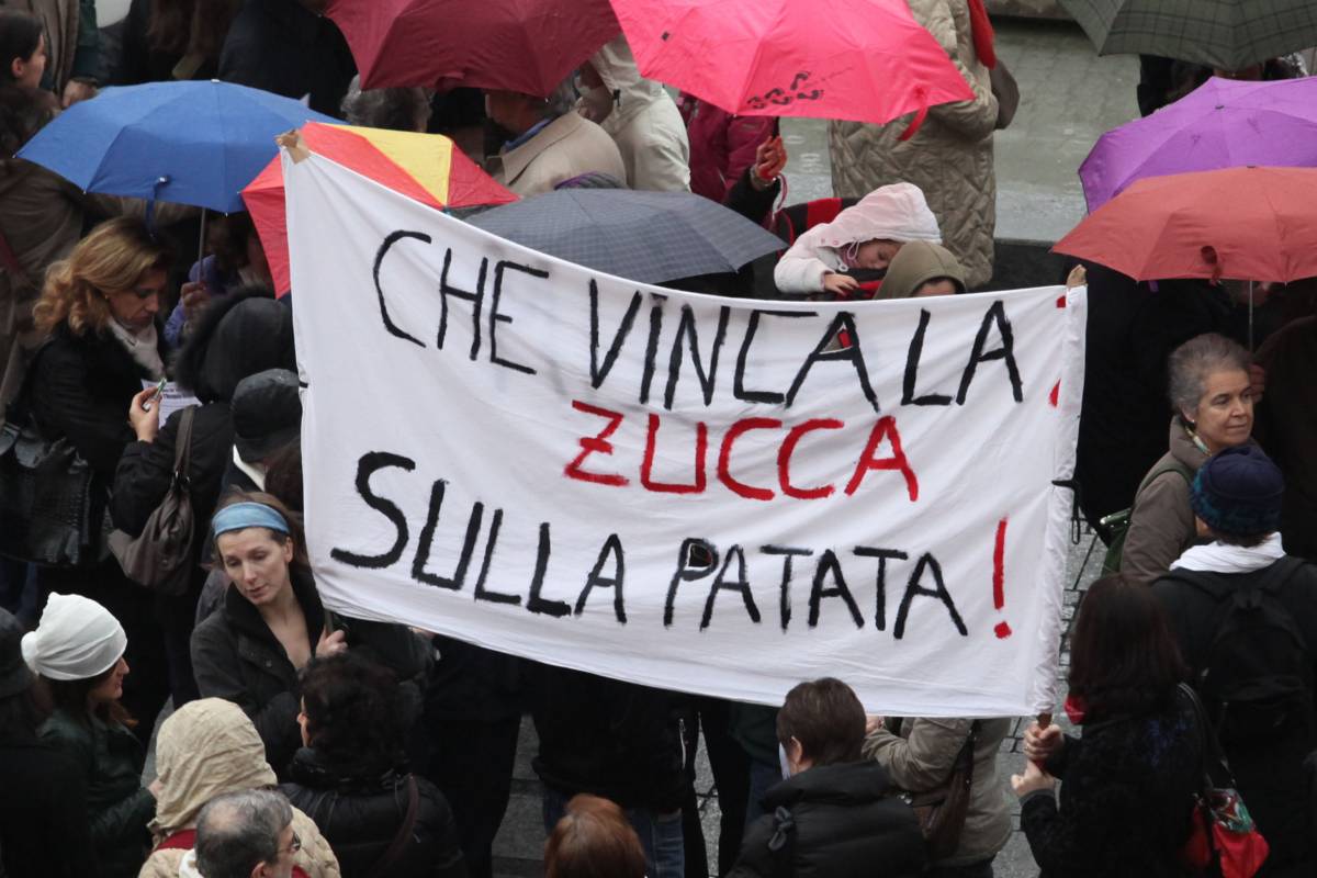 Quelle minorenni usate dalla sinistra in corteo 
E i bimbi costretti a disegnare Silvio in carcere