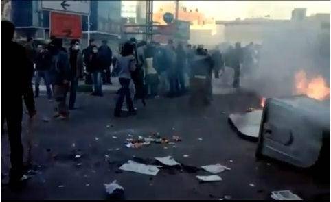 Libia, dilaga la protesta:  
due vittime negli scontri 
Caos e scontri a Teheran