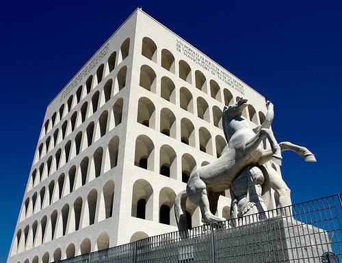 Il Colosseo quadrato si rifà il trucco  
E diventa "casa" del made in Italy