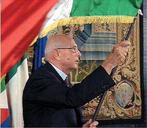 Fini ha perso la testa 
Napolitano intervenga