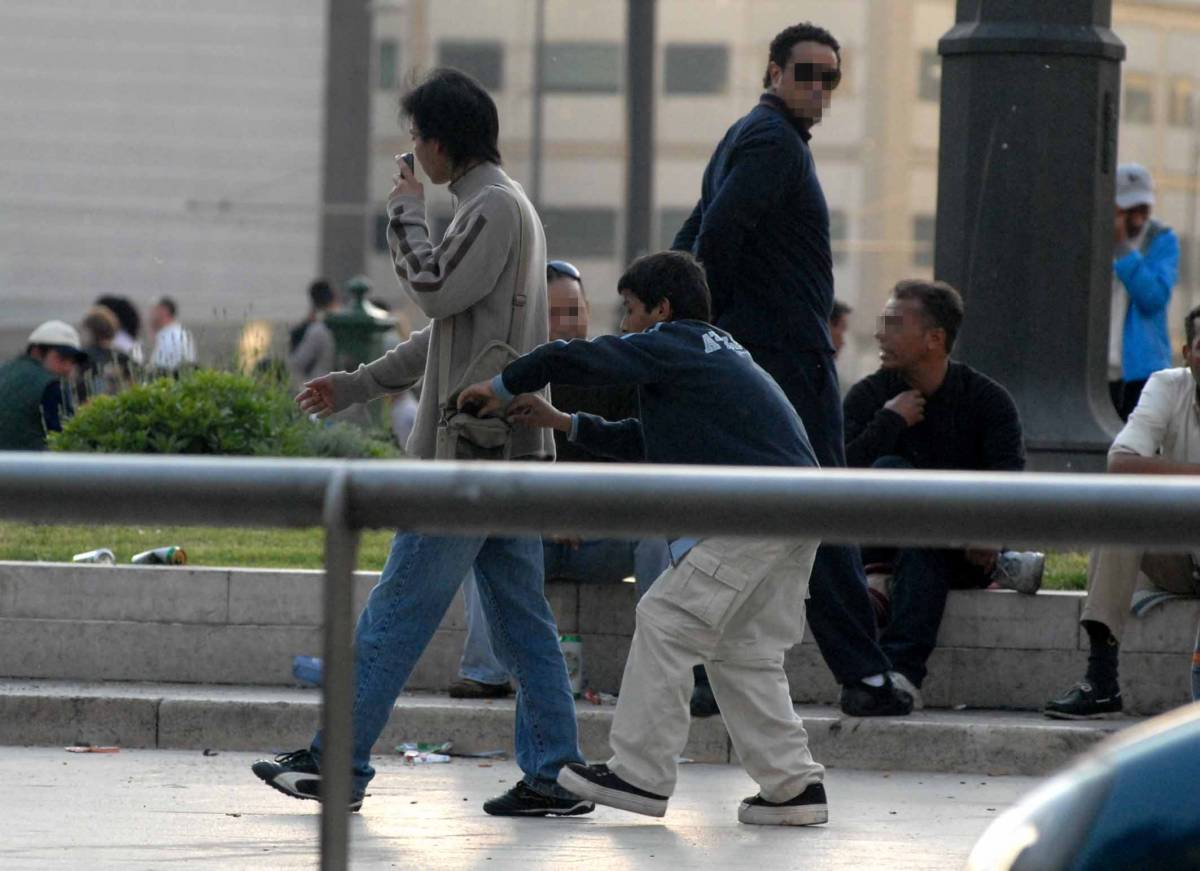 Condannati a sei anni genitori rom: 
obbligavano gli otto figli a rubare
