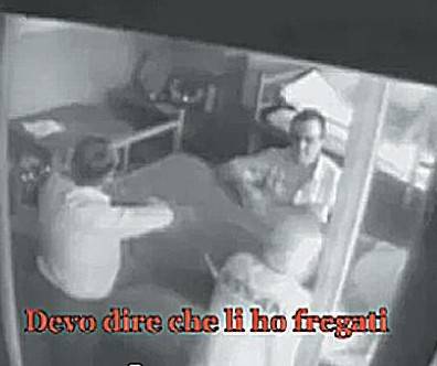 Il re è nudo e straparla 
Si vantò di un delitto