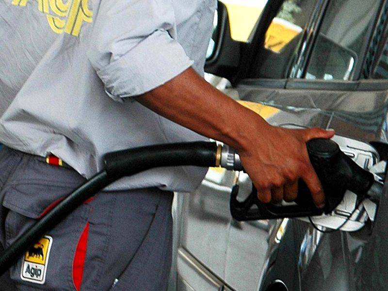 Maxi aumento benzina 
Verde sfiora 1,6 al Sud: 
effetto della crisi libica 