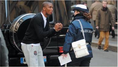 Se adesso i vigili di Milano 
non chiudono un occhio 
nemmeno per il sindaco