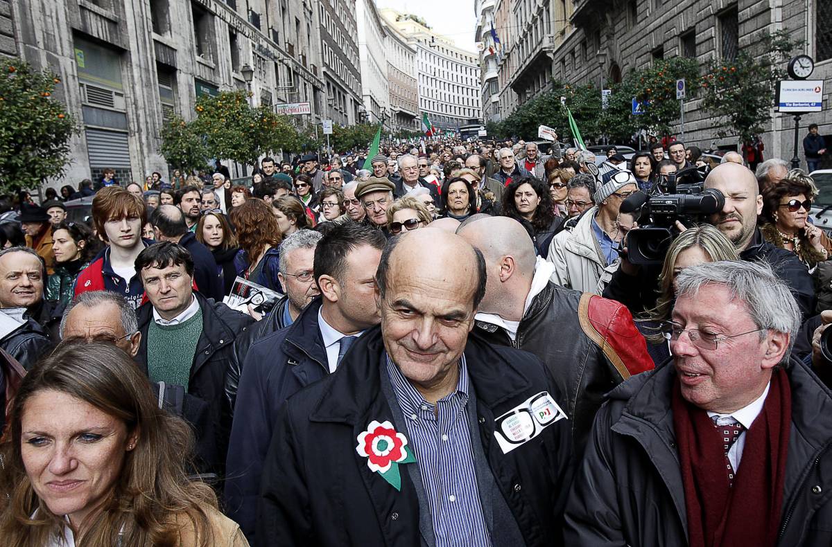 C-Day, la solita solfa contro il Cav 
Dario Fo: "Sogno Bossi in esilio"