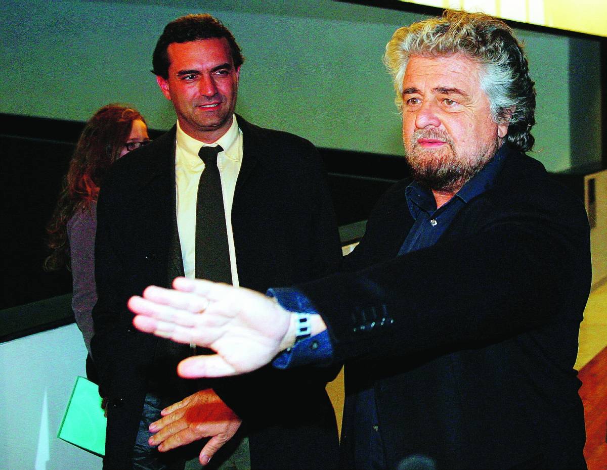 De Magistris a Grillo: 
lascia le case milionarie