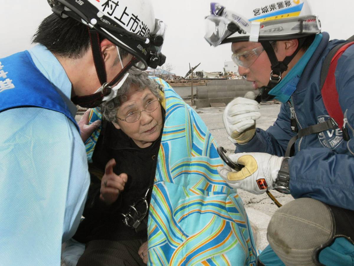 Giappone, circa 21mila tra morti e dispersi 
Nonna e nipote vivi dopo 9 giorni dal sisma