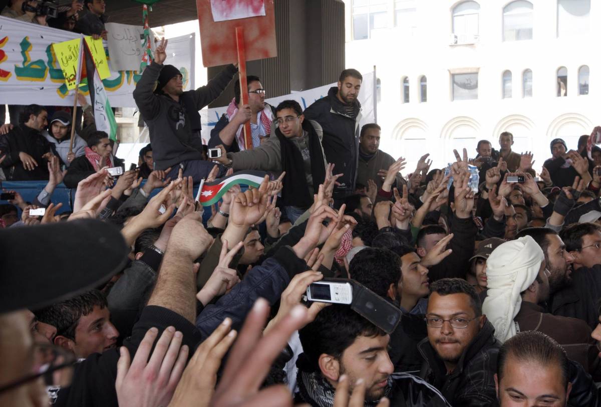 Giordania, scontri tra manifestanti e sostenitori del governo