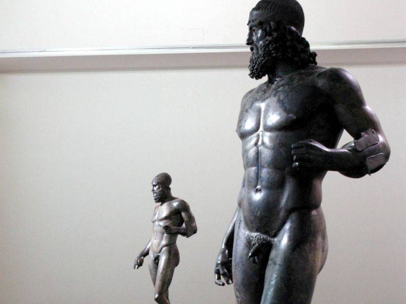 Liberiamo le due statue prigioniere dei campanilismi e dei musei vuoti