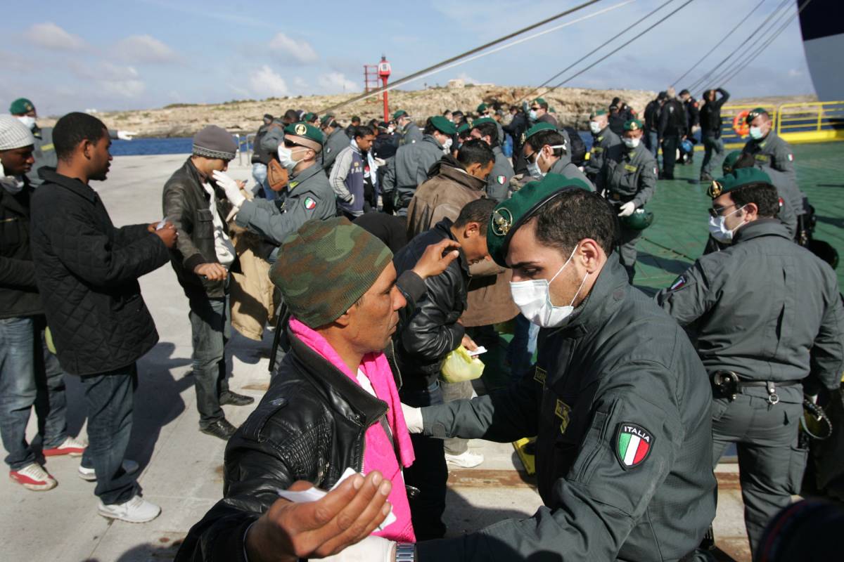 Ventimiglia nel caos,  
la Francia sfida l'Italia: 
"Immigrati? Si arrangi"