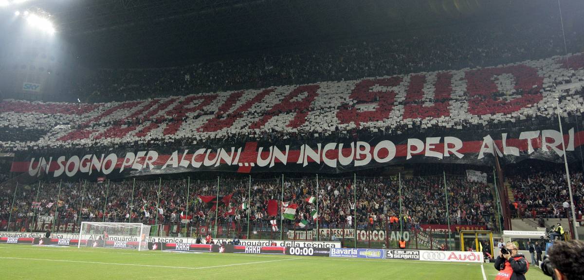 Derby, arrestato capo ultras del Milan a San Siro 
"Aveva un ordigno, 4 coltelli, mazza da baseball"