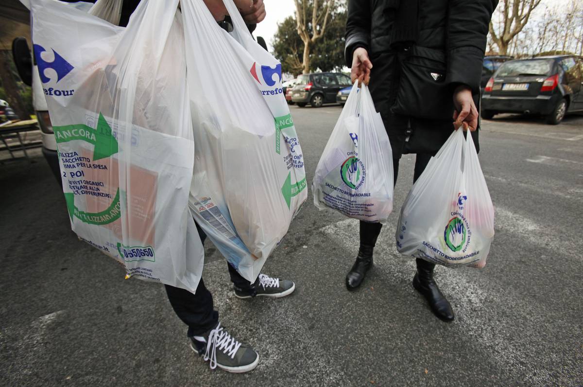 Eco-buste fragili e sottili: già tutti le odiano