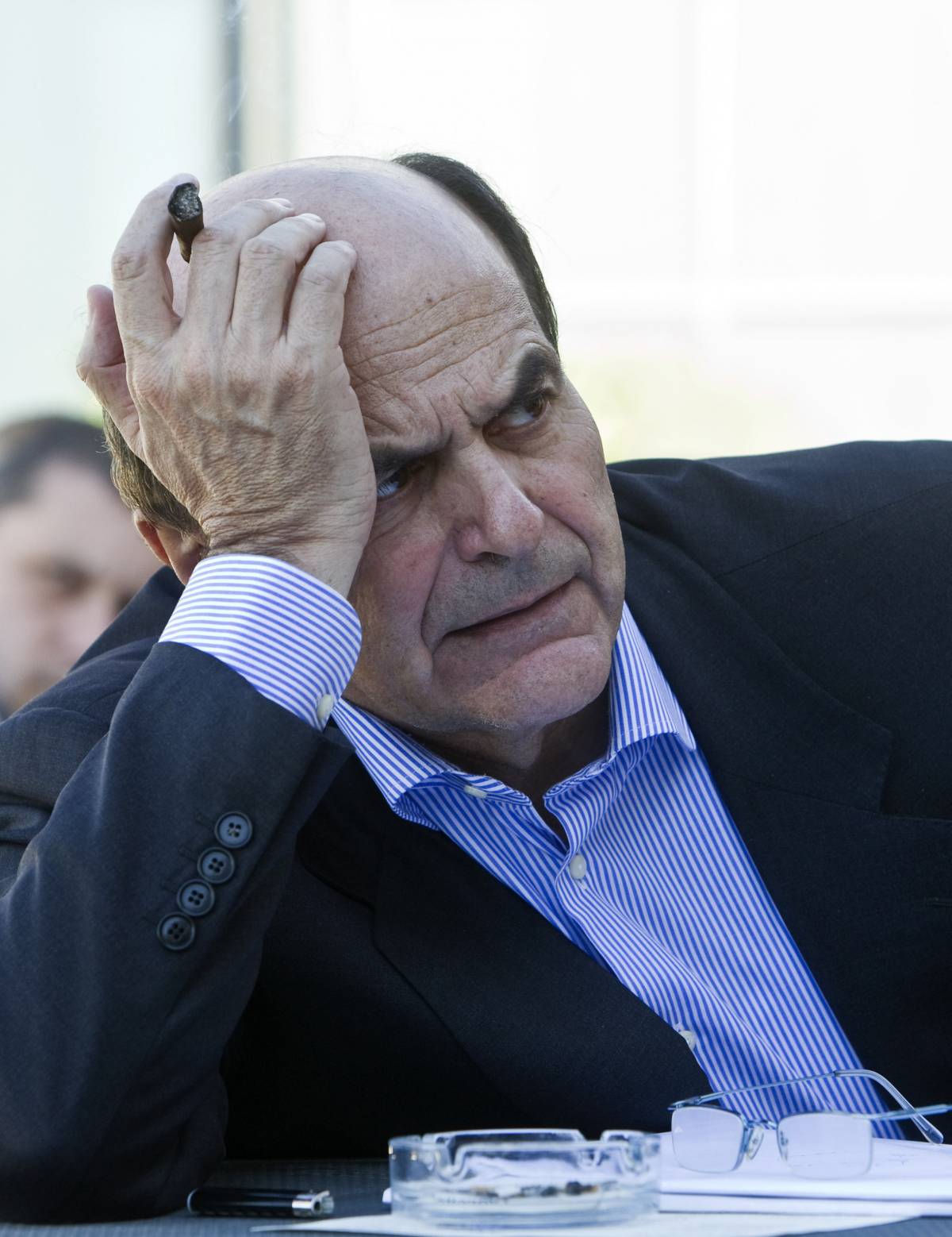 Bersani fa il Di Pietro  
e scende in piazza 
ma non ci va nessuno