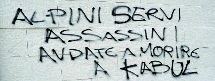 Così il miliardario proibisce a Tursi di cancellare le scritte