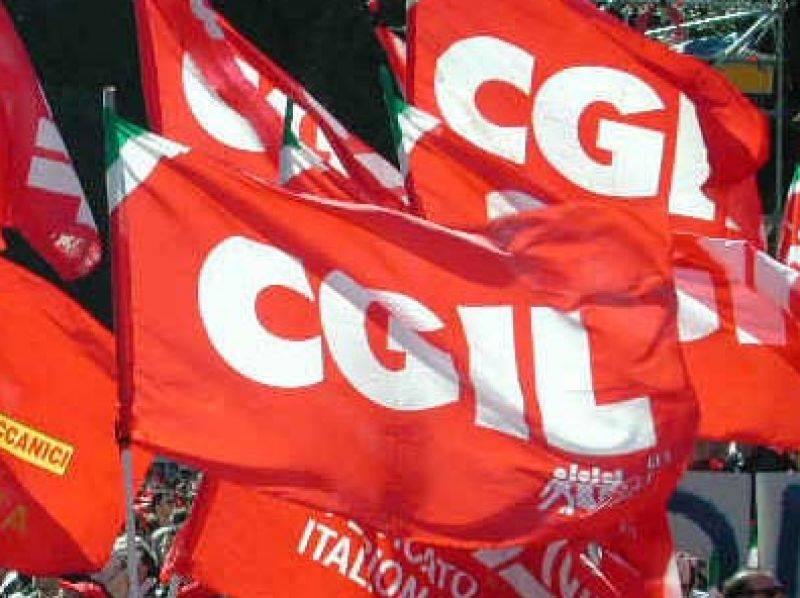 La Cgil resta ostaggio  
della sua ala estrema  
Cortei senza Cisl e Uil