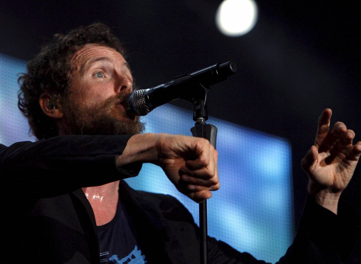 Romantico e scatenato Jovanotti apre il tour con tanti effetti speciali