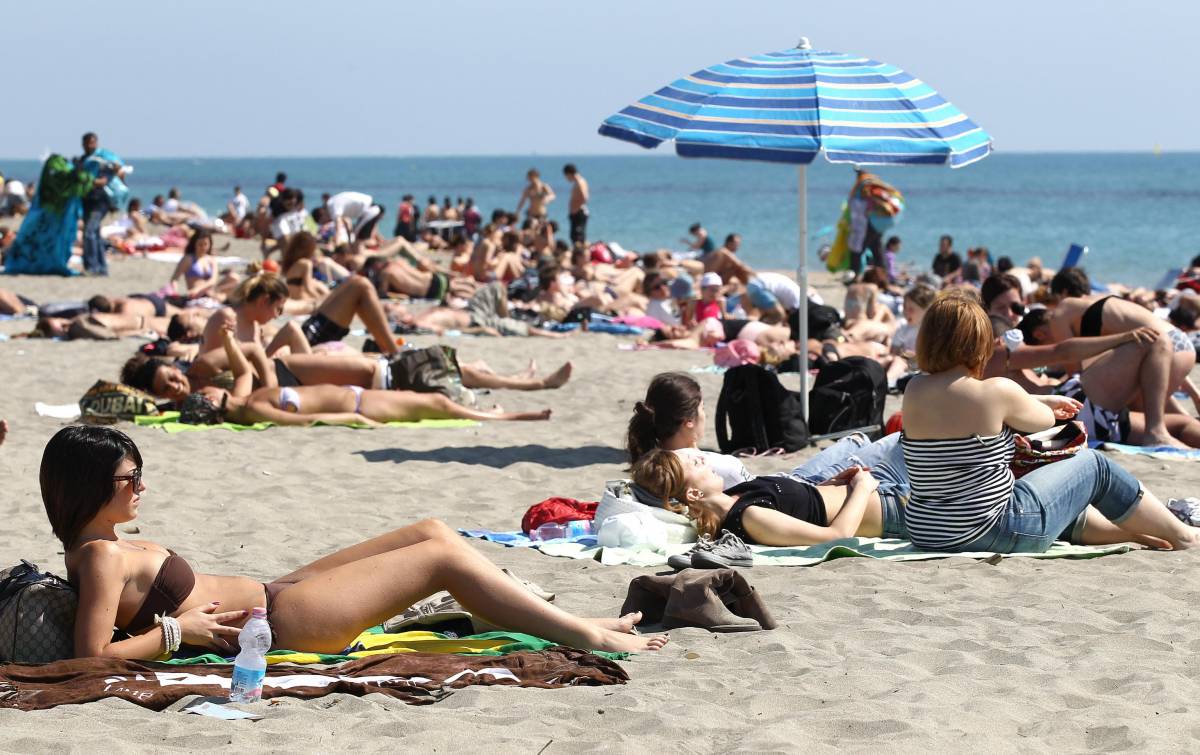 Ostia, non sei romano? Tassa sull’ombrellone