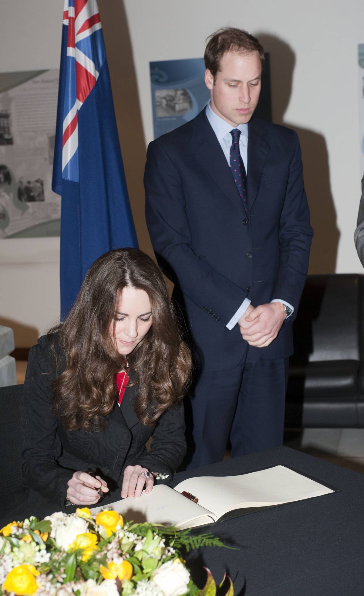 E Kate firma un contratto per sposare William 
Per diventare sua Altezza Reale rinuncia ai figli