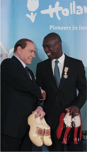 Il Cav incorona Seedorf:  
"Allenerà il Milan, ma..."