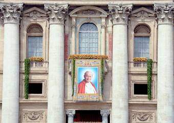 Giovanni Paolo II è beato 
Lacrime e gioia della folla