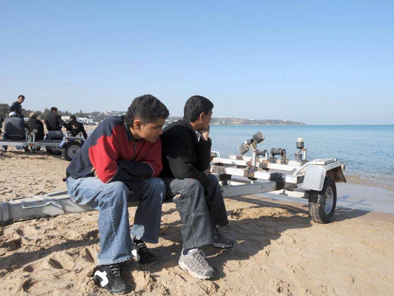 Sbarchi a Lampedusa, 
arrivati altri 700 migranti 
Ue ripensa alle frontiere