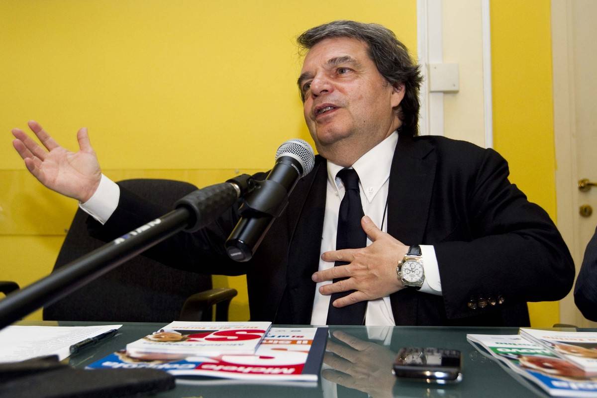 Brunetta: "Tagli per 12 miliardi"