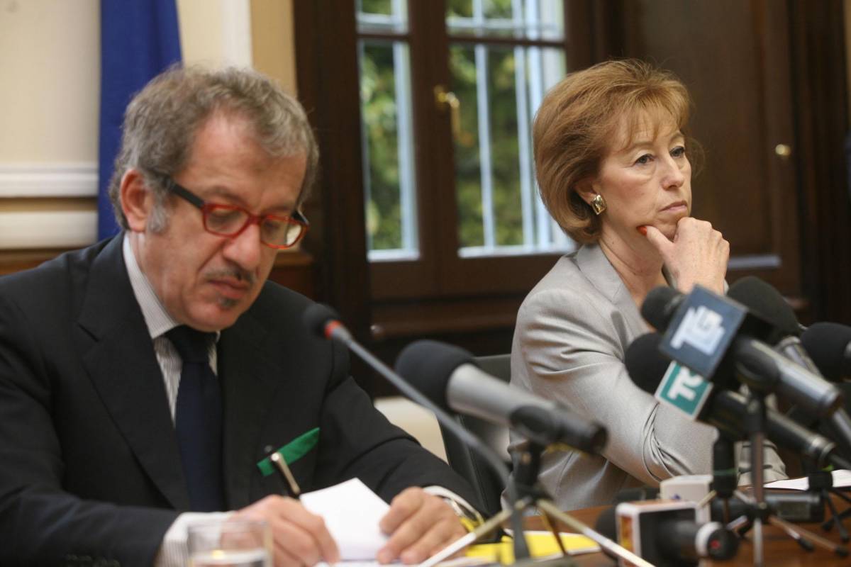 Maroni con la Moratti: "Il prossimo obiettivo è zero campi abusivi"