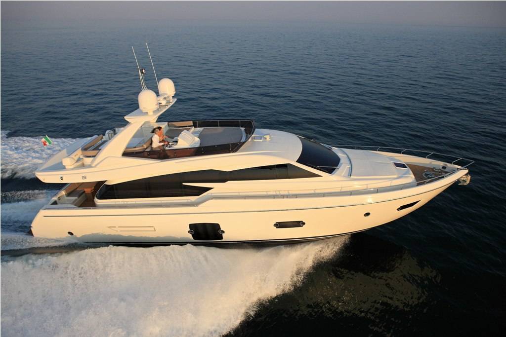 Ferretti 720, debutta
l’armonia dei volumi tra classico e moderno di grande impatto