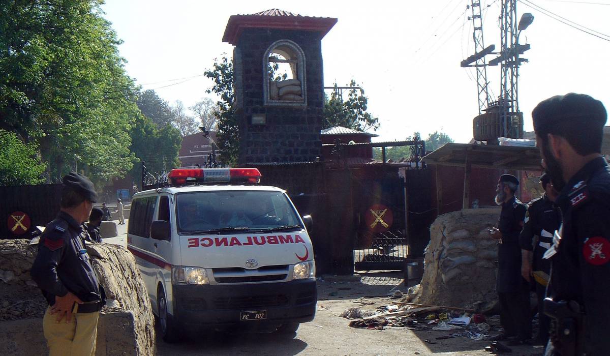 Paura in Pakistan, i talebani vendicano Osama 
Doppio attentato: 80 vittime e cento feriti