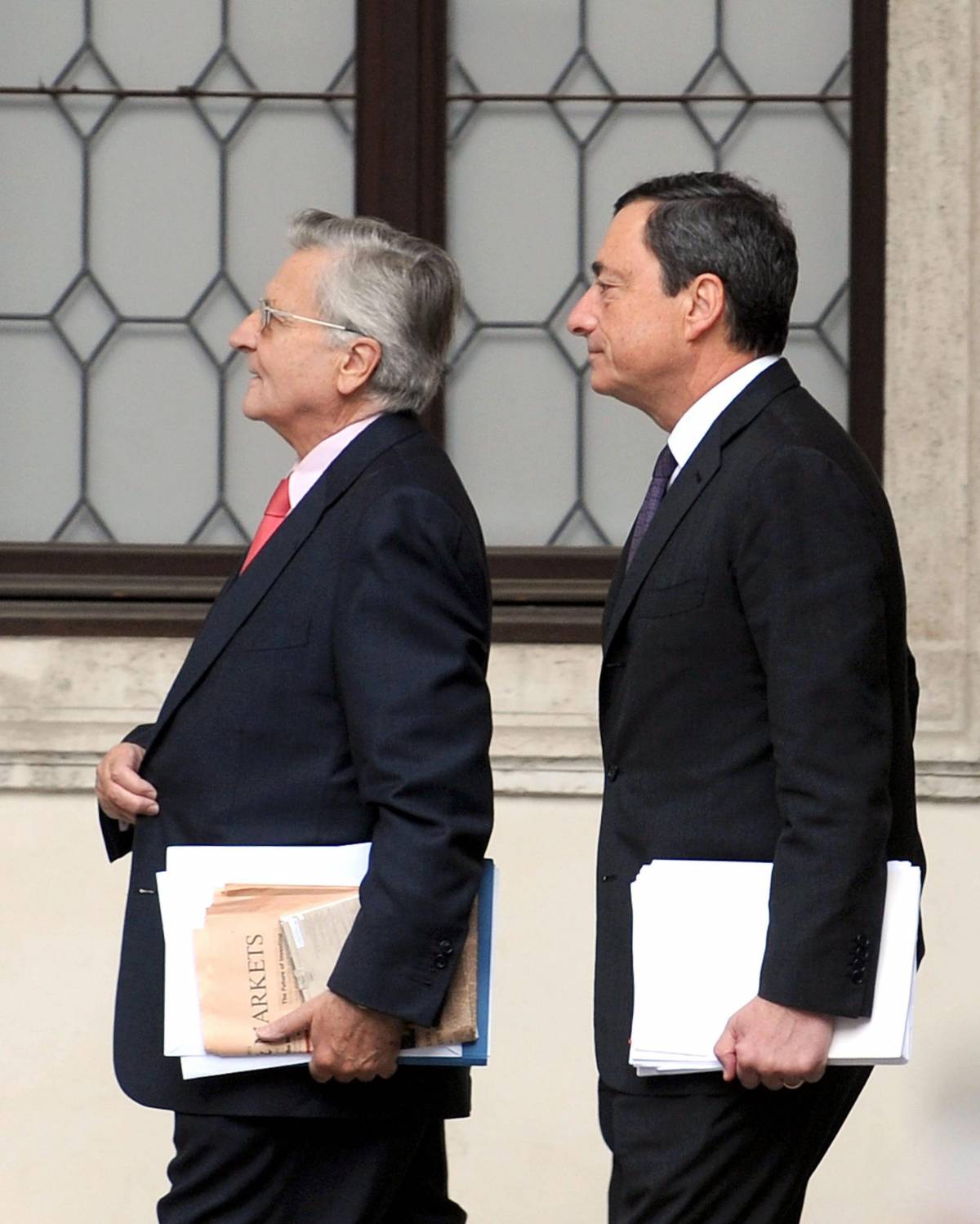 Bce, l'Eurogruppo dà l'ok a Draghi presidente 
Il 24 giugno la decisione per il dopo-Trichet 