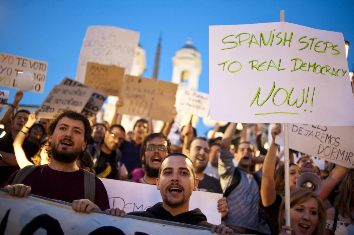 Spagna, Madrid occupata dagli Indignados 
Migliaia di giovani in piazza contro la precarietà