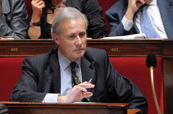 Parigi, si dimette un viceministro di Sarkozy: 
avrebbe molestato sessualmente due donne