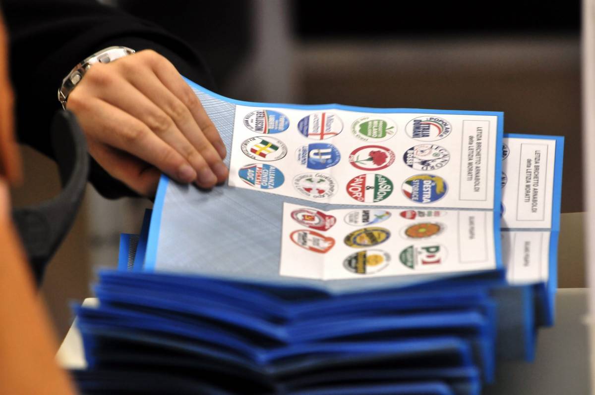 Ballottaggi, ultimi elettori ai seggi 
Segui i risultati in diretta con noi