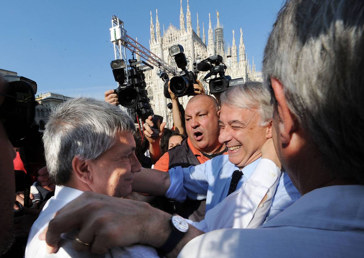 Milano, Vendola getta la maschera: 
"Abbracciamo i rom e i musulmani"