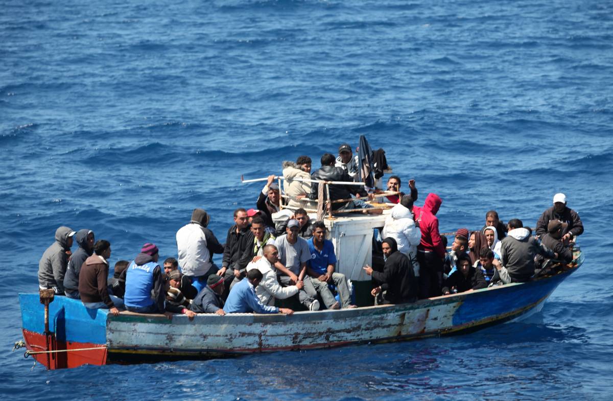 Immigrati, le autorità tunisine ripescano 26 cadaveri 
Napolitano: "Evita l'indifferenza e reagire moralmente"