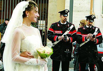 I carabinieri dedicano la festa alle mogli