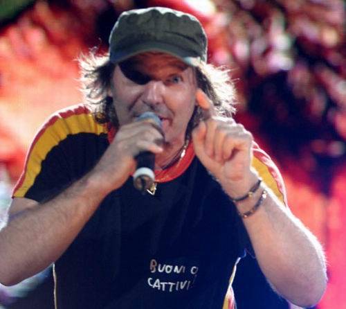 Vasco Rossi spariglia 
con la svolta nuclearista: 
"Favorevole alle centrali"