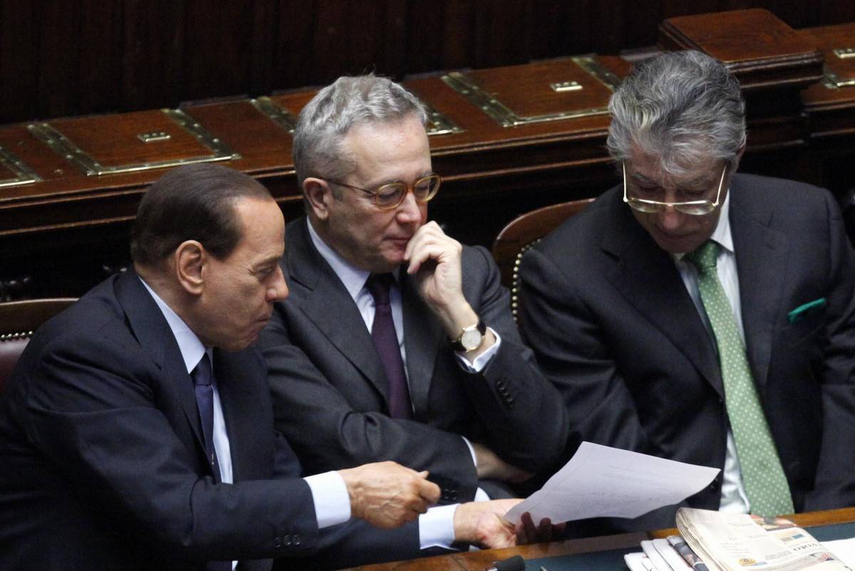 Governo, Berlusconi trova l'intesa con Tremonti 
Ecco la ricetta: taglio all'Irpef e meno burocrazia