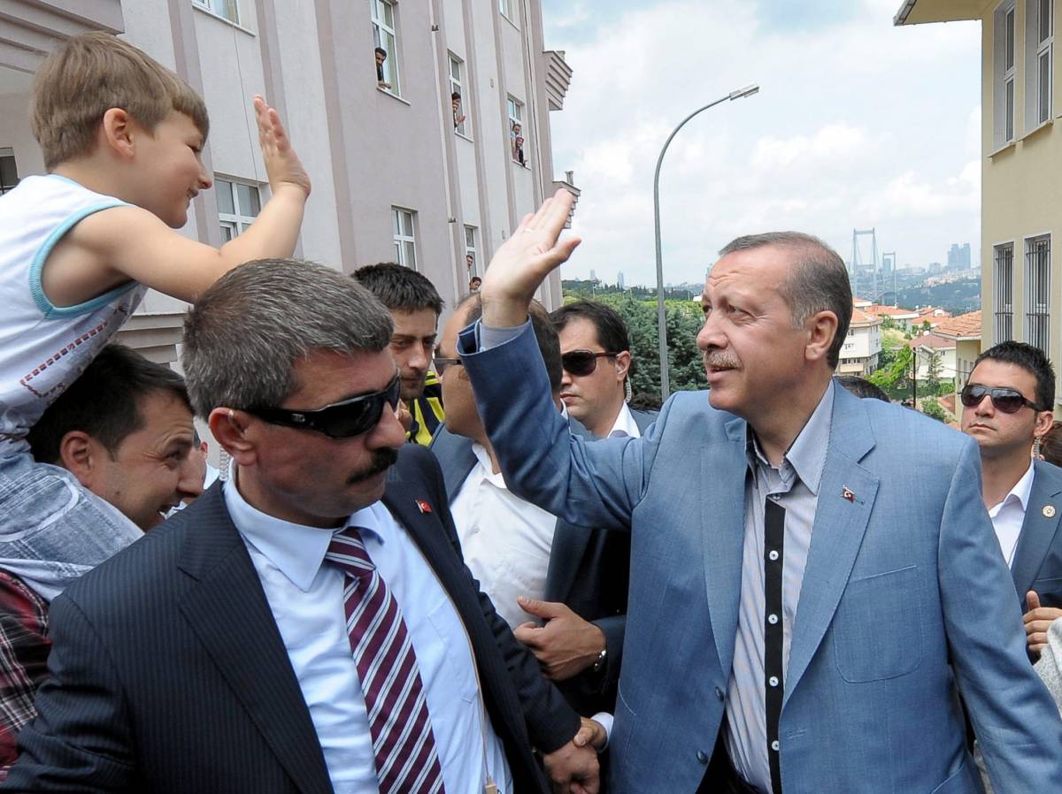 Voto in Turchia: Erdogan vince con il 50,3% 
Non ha i numeri per cambiare la Costituzione