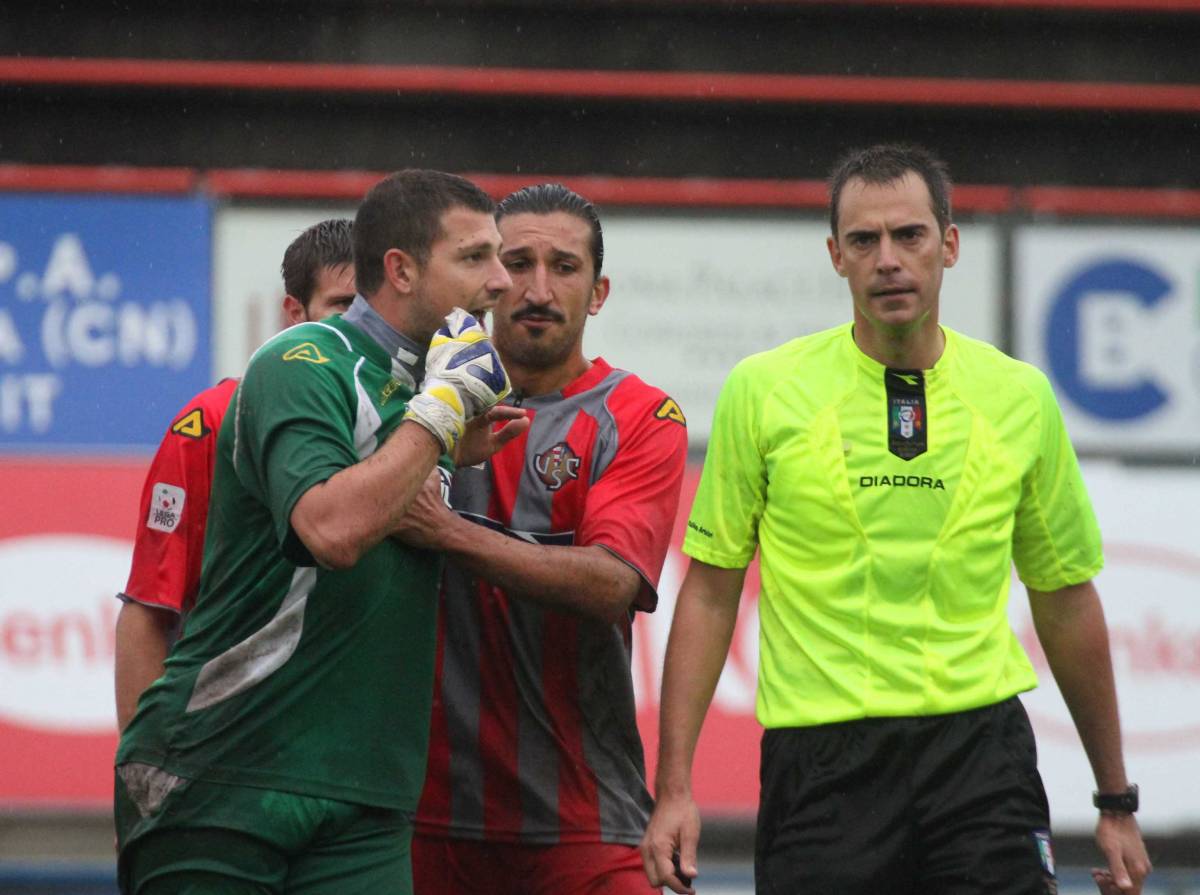 Scommesse, Signori e i cinesi "vestiti" da troupe 
E l'arbitro di Lega Pro di professione bookmaker