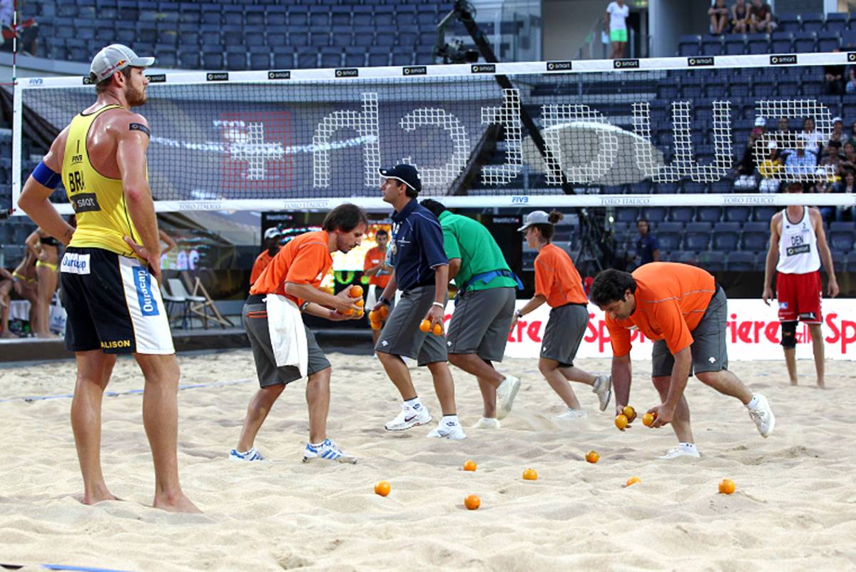 Foro Italico, caso Battisti: 
arance contro brasiliani 
alla gara di beach volley